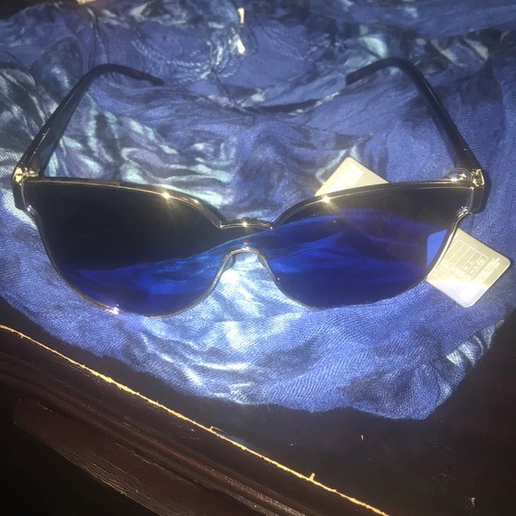 Accessories - Sunglasses